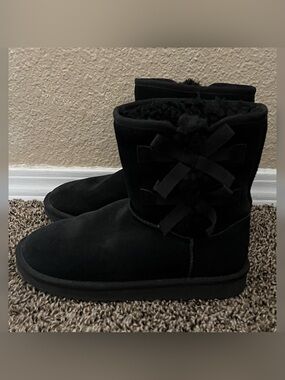 Koolaburra by UGG Girl’s Victoria Short Boots Black Color Size-4